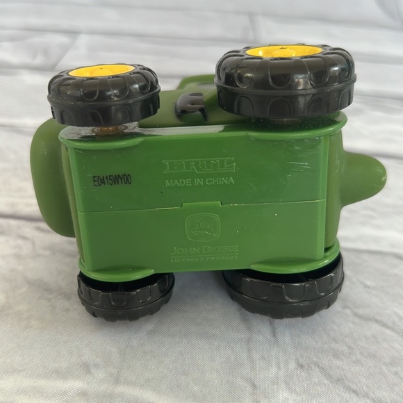 John Deere toy tractor hard plastic - Picture 4 of 6